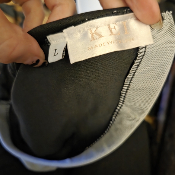 Strapless Ruched Tube Top - Picture 2 of 2